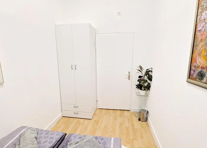 Privatunterkunft Comfortable In Lugner Area He *